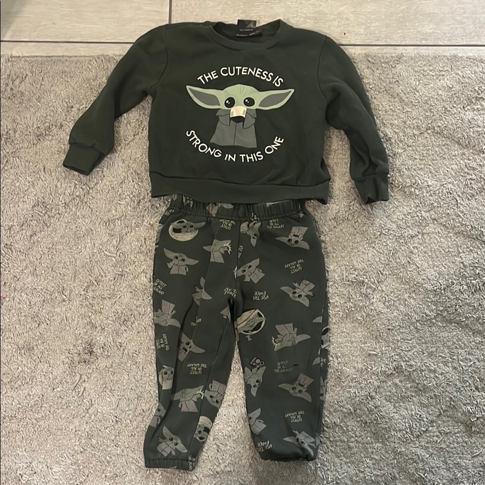 Green Baby Yoda Sweatshirt and‎ Pants Set 3T